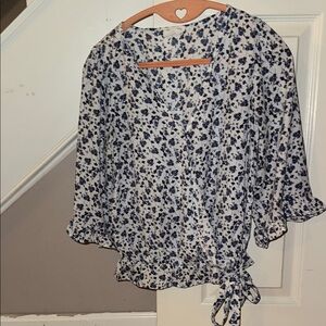 Sienna Sky XS Floral Blue and White Women's Cross Body Top